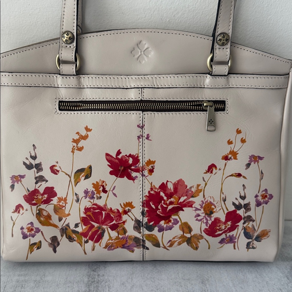 Patricia Nash Leather Handbag Poppy Tote
Aegean Blooms Spot Print Chalk White - Picture 9 of 15